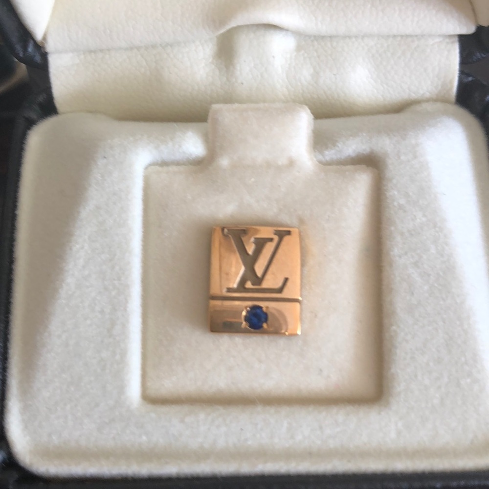 Louis Vuitton Employee 5 year Pendant W/Sapphire